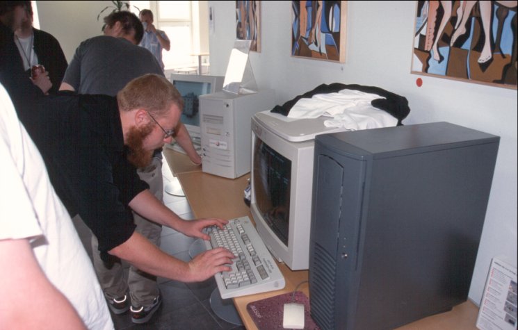 10: Ole-Egil hacking away at some obscure Linux prompt. A rare picture of his machine with the cover actually on and closed.