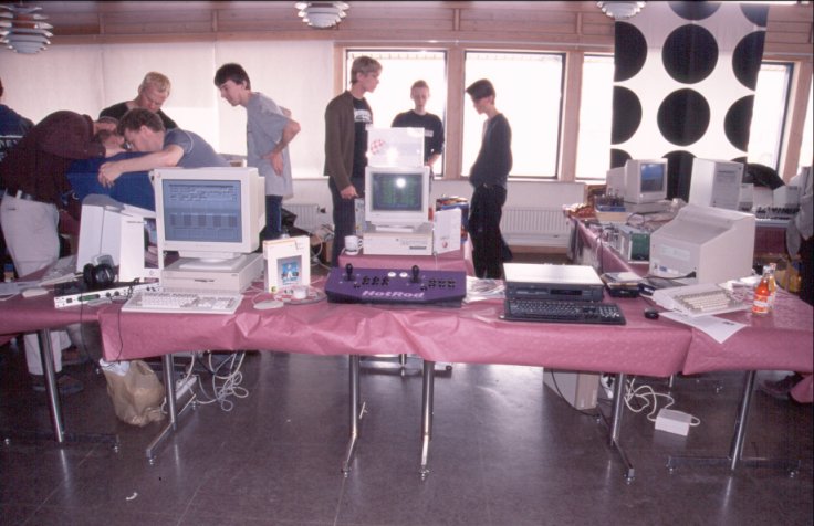 10: These guys had almost one of each of every Amiga model ever made. And many of them were running, and doing useful things too. Well, a matter of taste, I suppose. But just look at that game controller board.