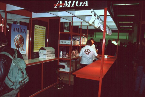 10: Following the latest round of layoffs at Amiga International (Nicole and Alex), the "gadget" counter was manned by Petro's daughter and son.
