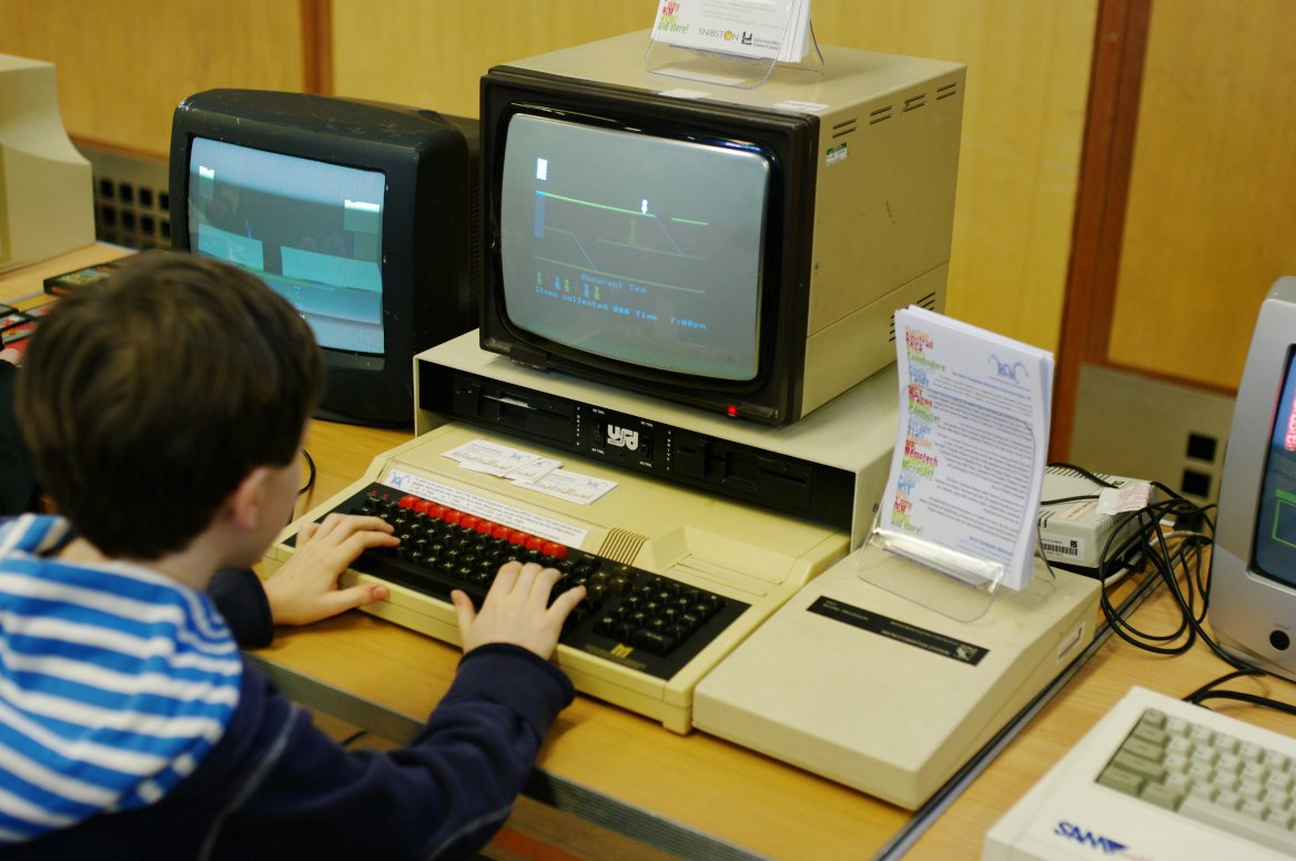 That's the good old BBC Micro there, playing a nice little game of Jet Set Willy II. Boy, that machine was quite a monster compared to its comtemporaries.