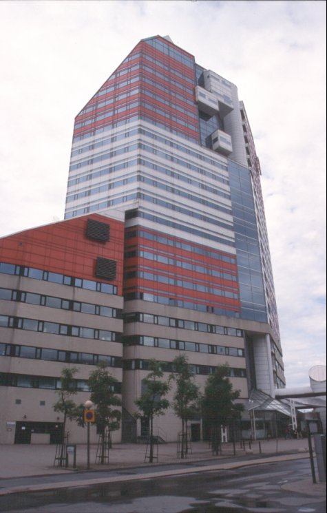 4: A landmark of the Lilla Bommen area - and indeed of most of the Gothenburg harbour area - is this impressive highrise building.