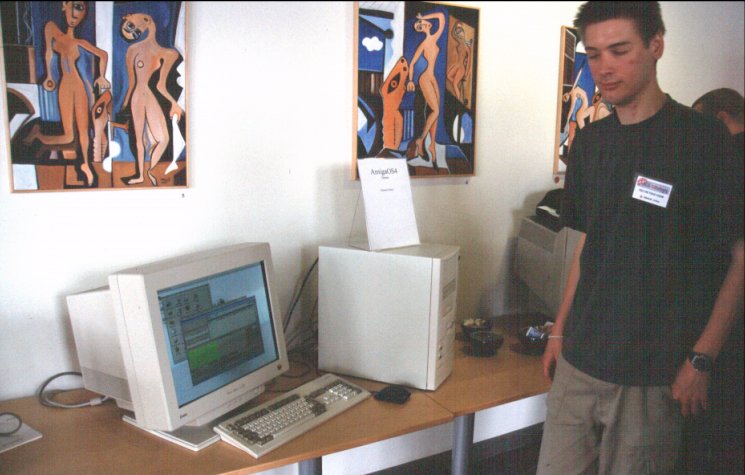 9: Emanuel Steen with his OS4 beta system. Media Toolbox is open in the foreground. The paintings have nothing to do with the event, they just happened to be there.