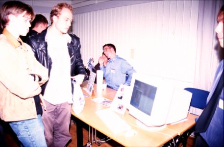 21: This guy (standing at the right edge of the picture) was running Linux (on an x86 machine) with the AmigaDE Developer Environment with all the usual intent demos and stuff.