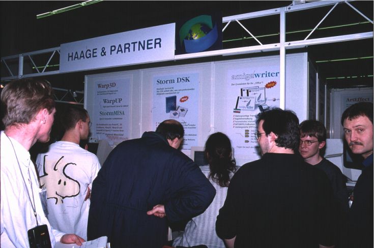 3: Ole in the crowds at the Haage & Partner stand