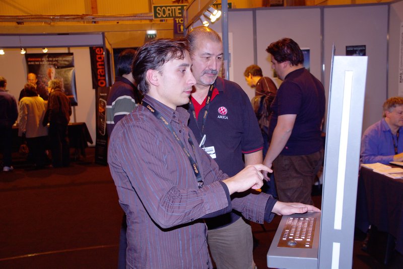 Tony "ToP" Pascoal (KioskLinea and Pascoal Design), who supplied the touch-screen equipment, and Emmanuel "XRay" Rey of Relec.