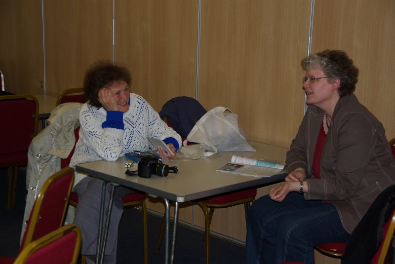 Luckily, Evelyn and Jette seemed to pass the time fine chatting, while their husbands were letting their inner nerds loose.