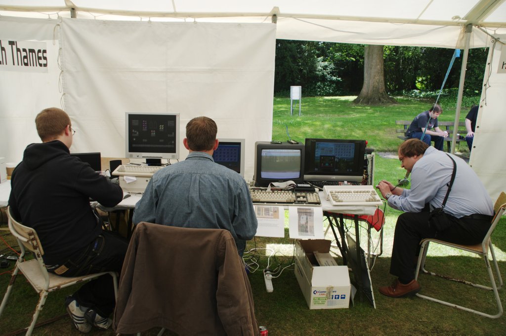 Next to Rigo, Zetr0 and some friends had set up a table with some classic Amigas for people to play on.