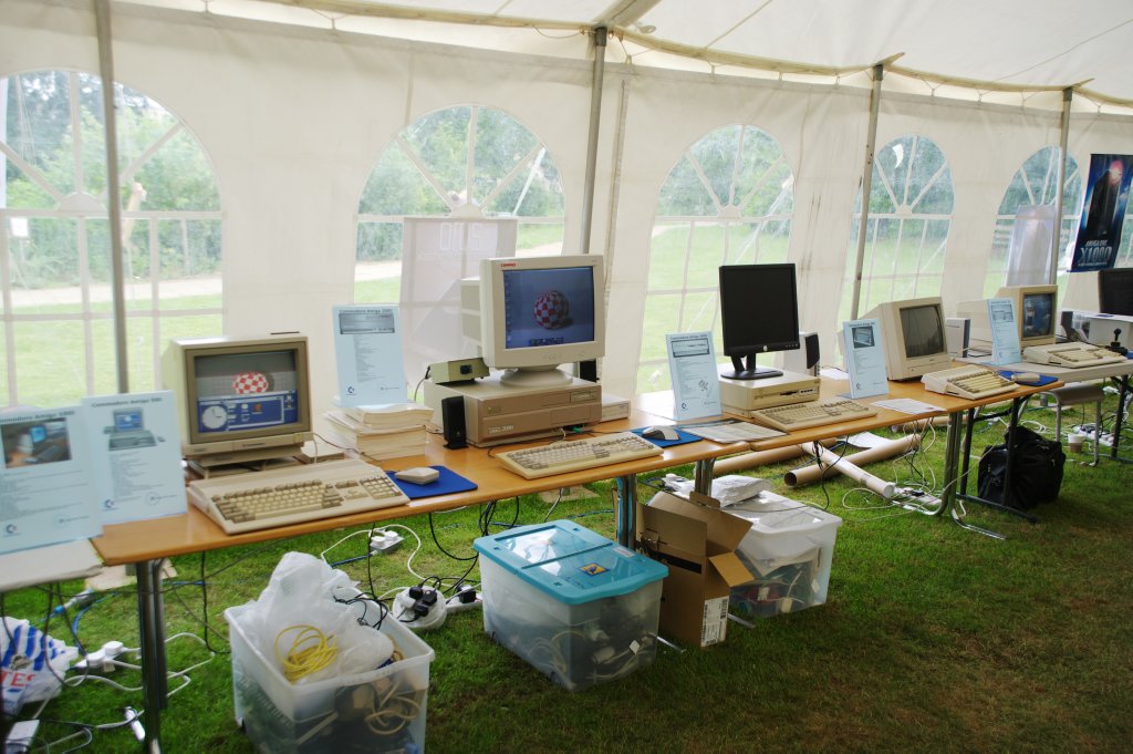 The original Boing ball demo running behind a pulled-down WB 1.x on an A500 — next to the modern version of the boing ball, in this case as a WB backdrop on an OS 3.9 A2000. And most of the other classic models lined up next to them.