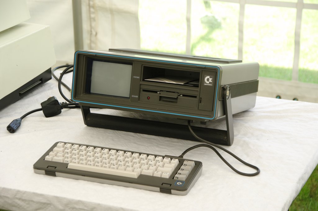 Even Commodore's attempt at a "son of Osborne" was there. Actually quite a nice design, even if completely out of touch with the reality of the market it was meant for. But I guess we shouldn't be surprised; after all, it was Commodore who launched it.